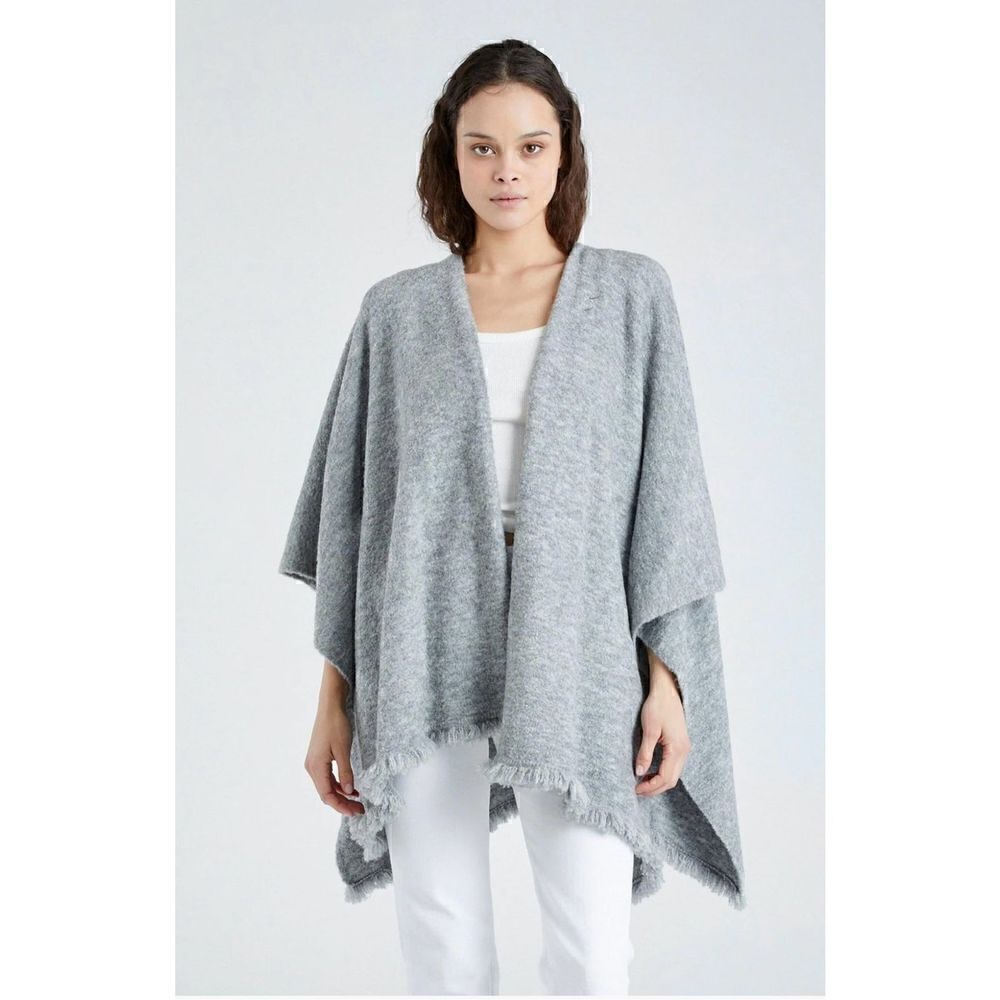 Beryll Cashmere Serape | Light Gray Oversized Blanket Scarf With Stretch